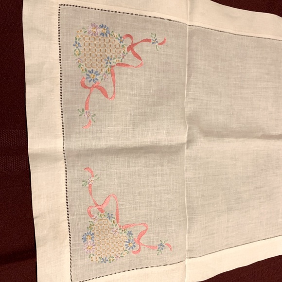 🌸 Vintage Hand-Embroidered Table Runner from Poland - Cepelia - Picture 2 of 4